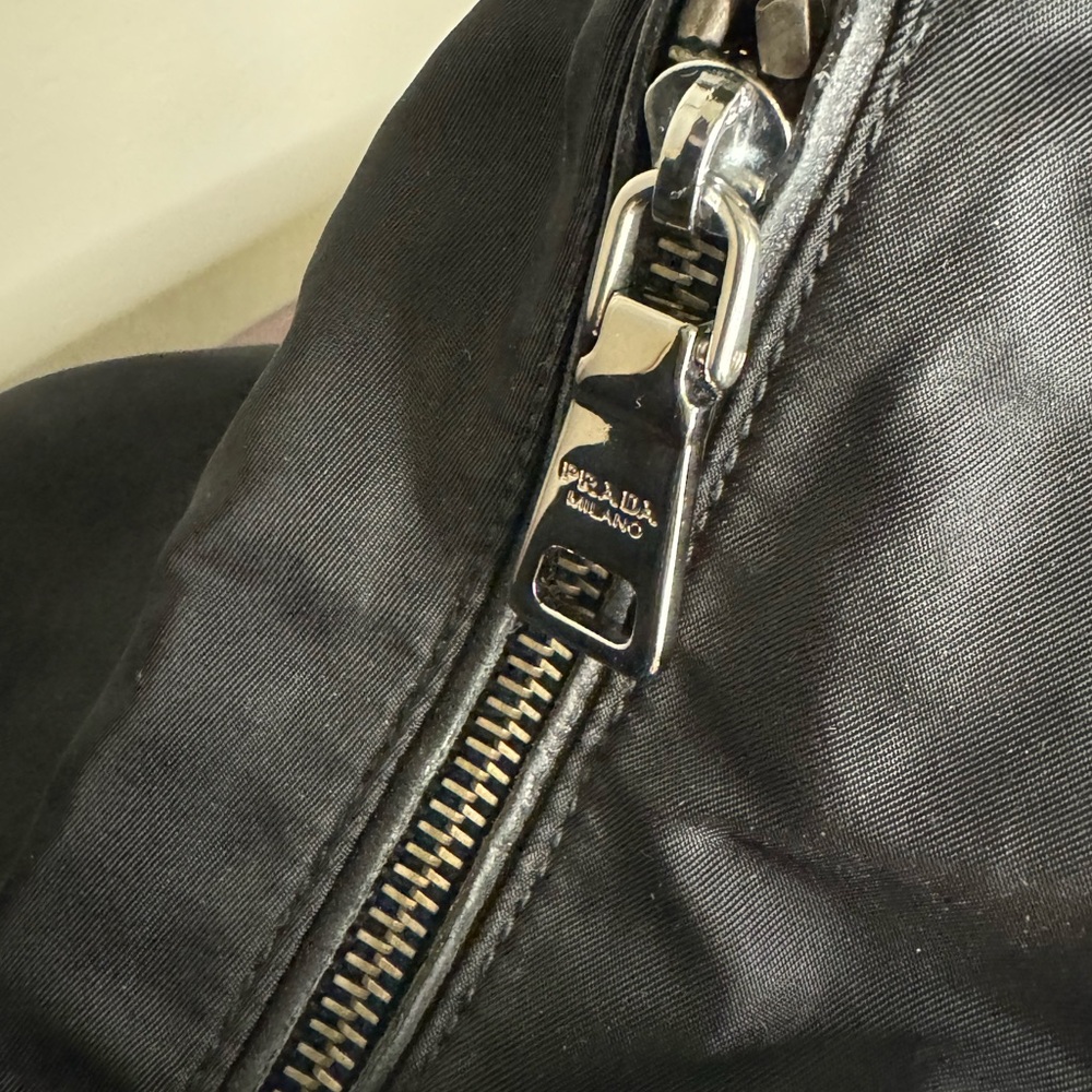 PRADA Nylon‎ shoulder bag w/woven leather adjustable straps and dust bag - Picture 6 of 16